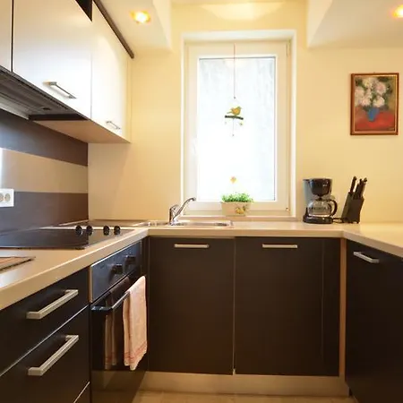 Kare Apartment *